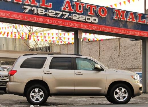 Toyota Sequoia 2008 photo 2
