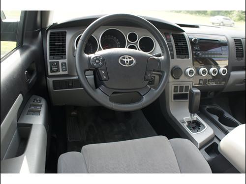 Toyota Sequoia 2010 photo 4