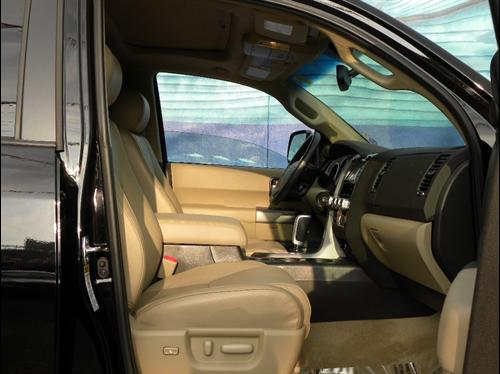 Toyota Sequoia 2010 photo 4