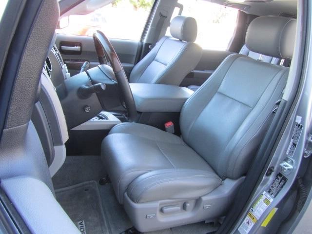 Toyota Sequoia 2010 photo 2