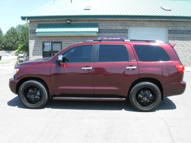 Toyota Sequoia 2010 photo 2