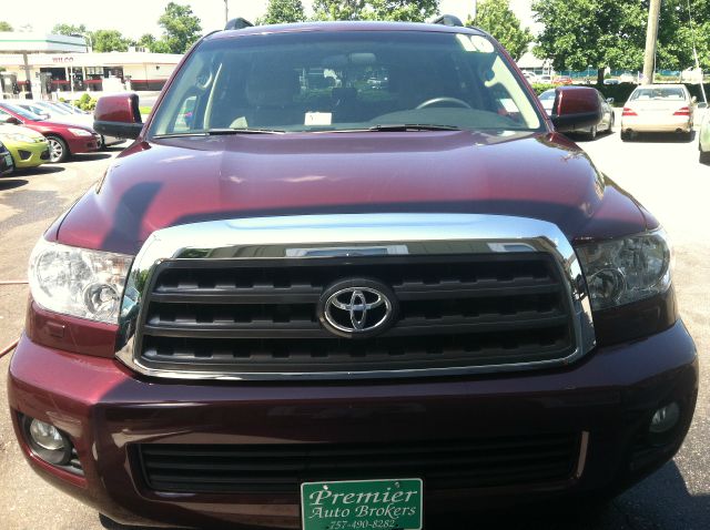 Toyota Sequoia 2010 photo 2