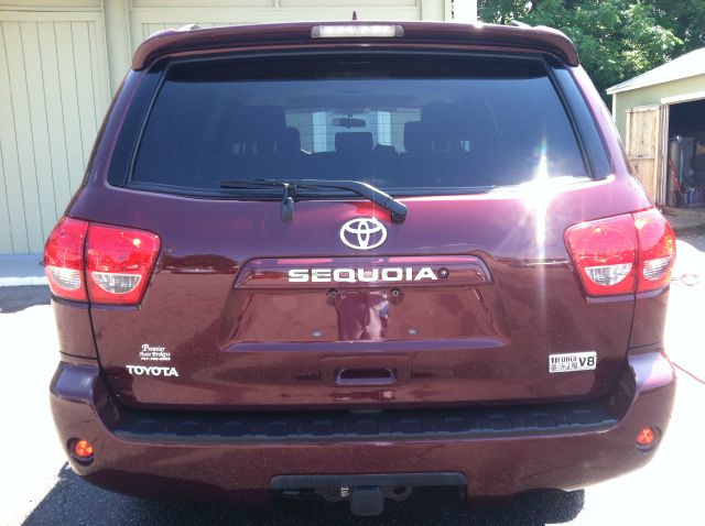 Toyota Sequoia 2010 photo 6
