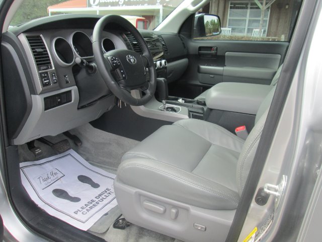 Toyota Sequoia 2011 photo 1
