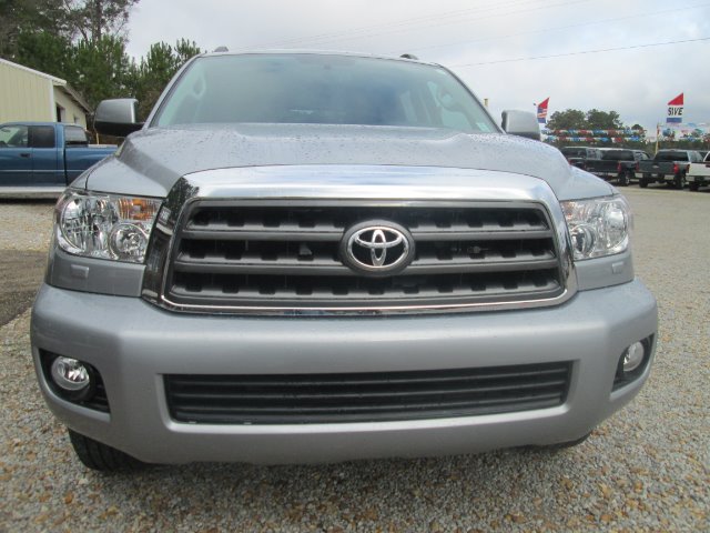 Toyota Sequoia 2011 photo 4