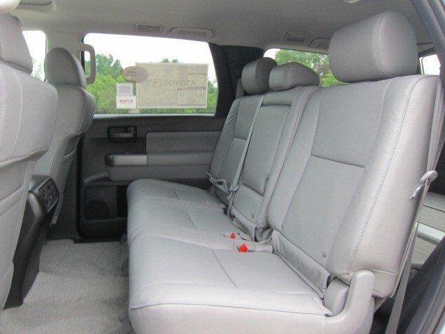 Toyota Sequoia 2011 photo 3