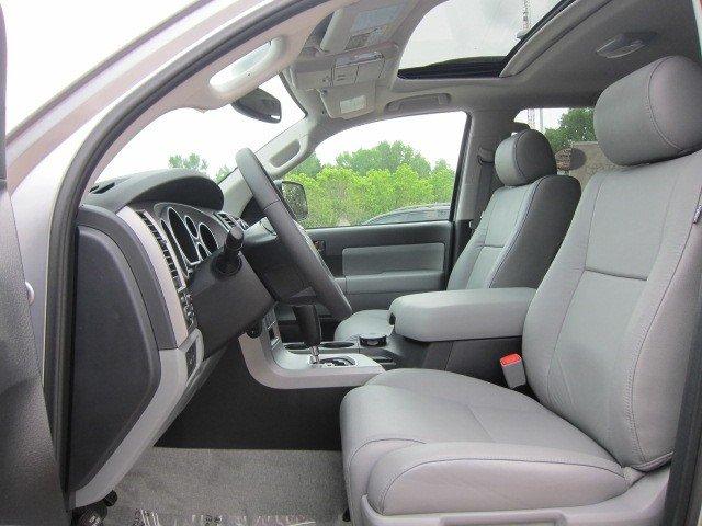 Toyota Sequoia 2011 photo 5