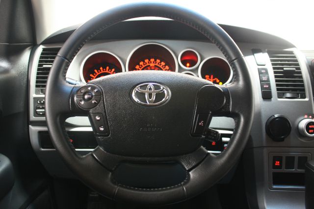 Toyota Sequoia 2011 photo 0