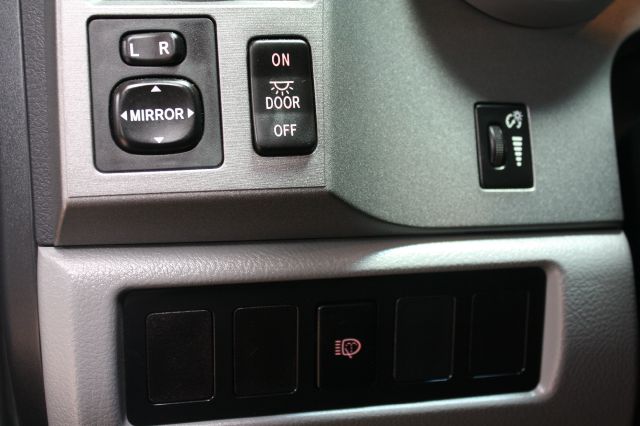 Toyota Sequoia 2011 photo 19