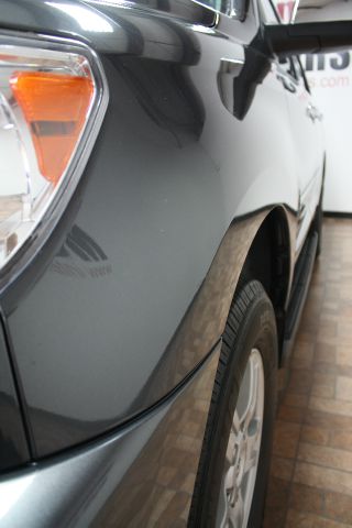 Toyota Sequoia 2011 photo 26