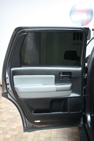 Toyota Sequoia 2011 photo 30