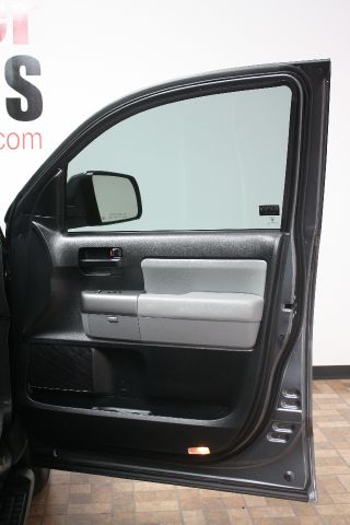 Toyota Sequoia 2011 photo 31