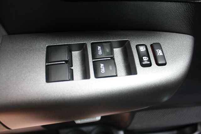 Toyota Sequoia 2011 photo 35