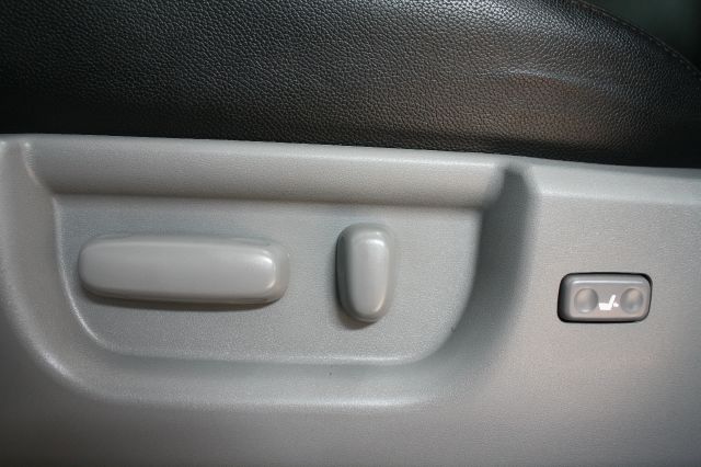 Toyota Sequoia 2011 photo 36