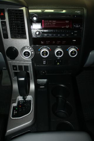 Toyota Sequoia 2011 photo 40