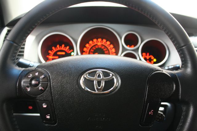 Toyota Sequoia 2011 photo 42