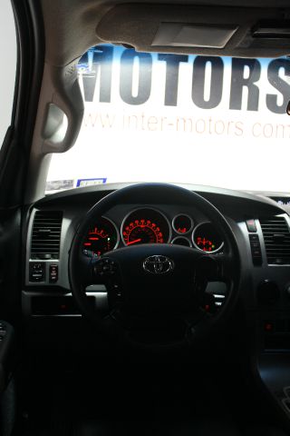 Toyota Sequoia 2011 photo 44