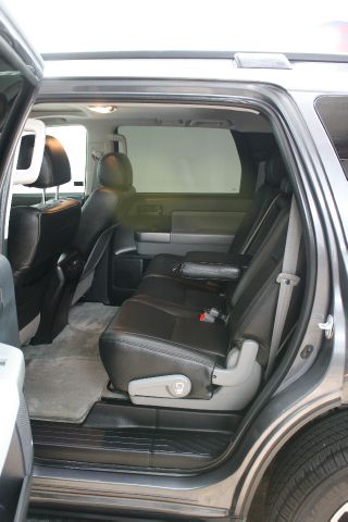 Toyota Sequoia 2011 photo 45