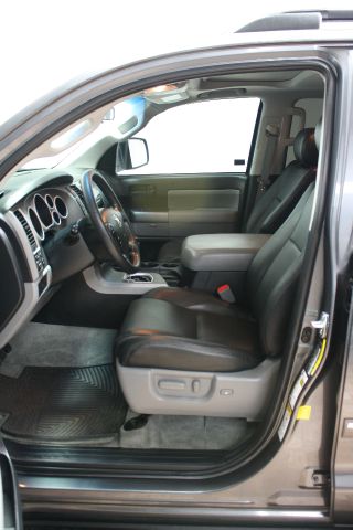 Toyota Sequoia 2011 photo 46