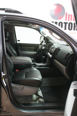 Toyota Sequoia 2011 photo 47