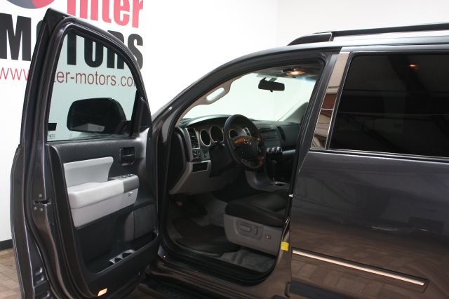 Toyota Sequoia 2011 photo 50