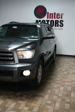 Toyota Sequoia 2011 photo 58