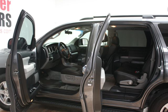 Toyota Sequoia 2011 photo 59