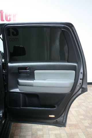 Toyota Sequoia 2011 photo 6