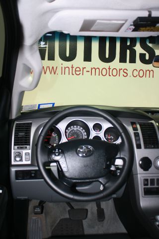 Toyota Sequoia 2011 photo 60