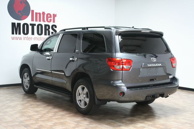 Toyota Sequoia 2011 photo 8