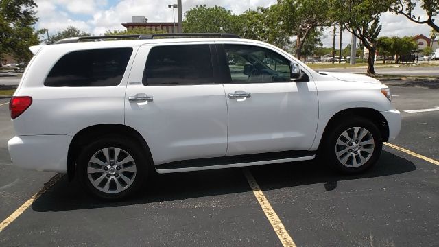 Toyota Sequoia 2011 photo 1