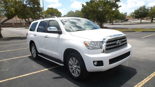 Toyota Sequoia 2011 photo 3