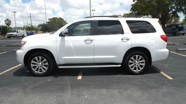 Toyota Sequoia 2011 photo 4
