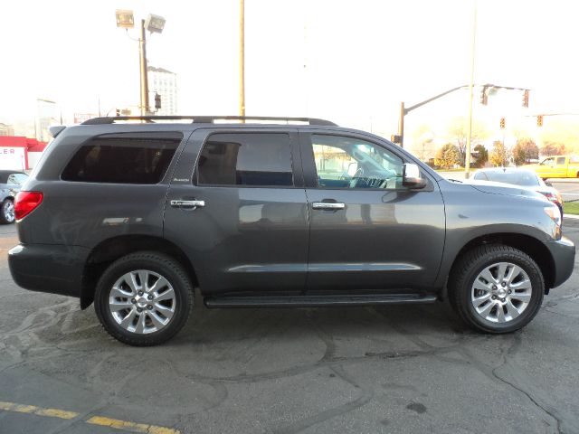 Toyota Sequoia 2012 photo 1