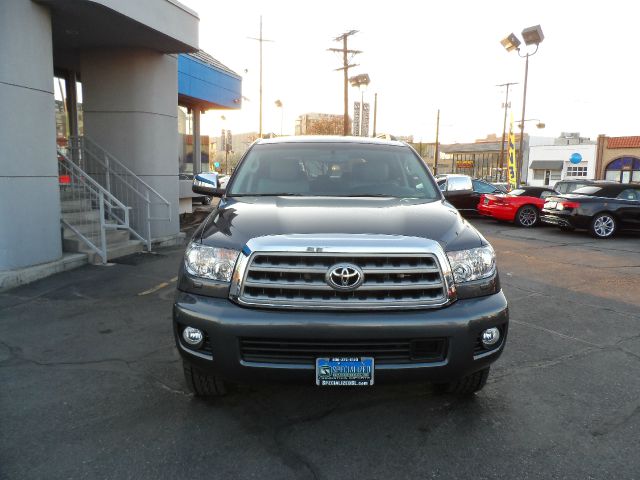 Toyota Sequoia 2012 photo 2