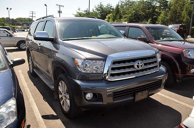 Toyota Sequoia 2012 photo 1