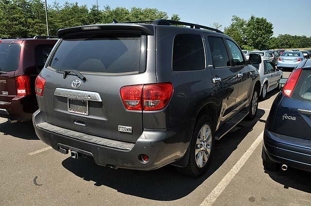 Toyota Sequoia 2012 photo 2