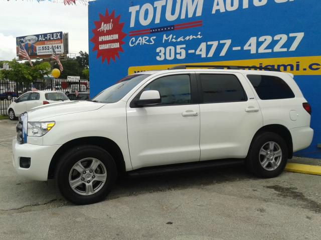 Toyota Sequoia 2012 photo 2