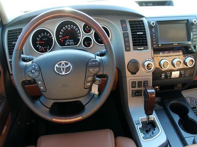 Toyota Sequoia 2012 photo 1
