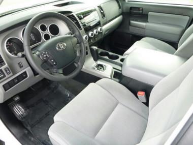 Toyota Sequoia 2013 photo 2