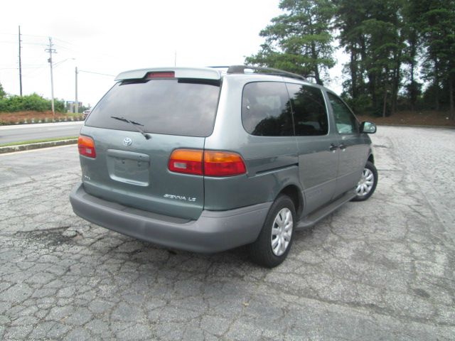 Toyota Sienna 1998 photo 2