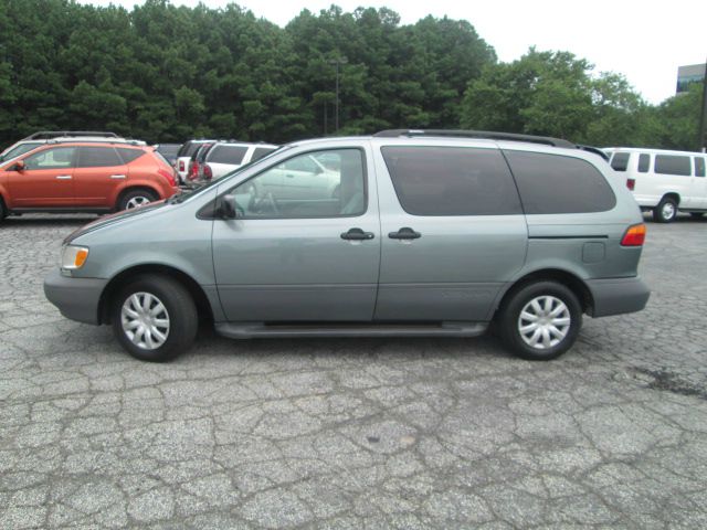 Toyota Sienna 1998 photo 3