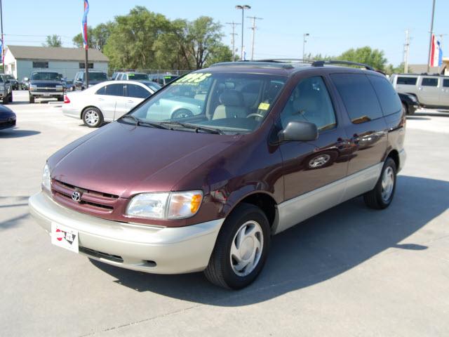 Toyota Sienna SEL Sport Utility 4D MiniVan