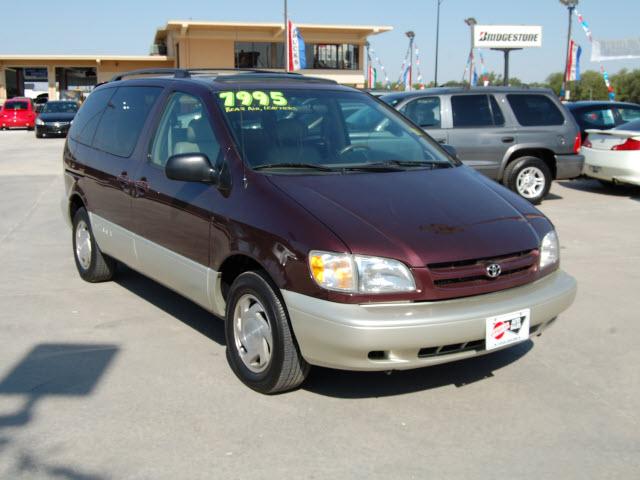 Toyota Sienna 1998 photo 4