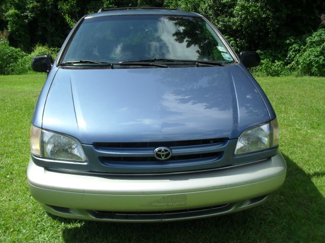Toyota Sienna 1998 photo 1