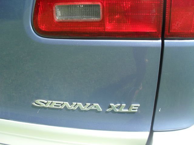 Toyota Sienna 1998 photo 25