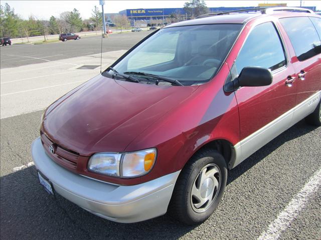 Toyota Sienna 1998 photo 1