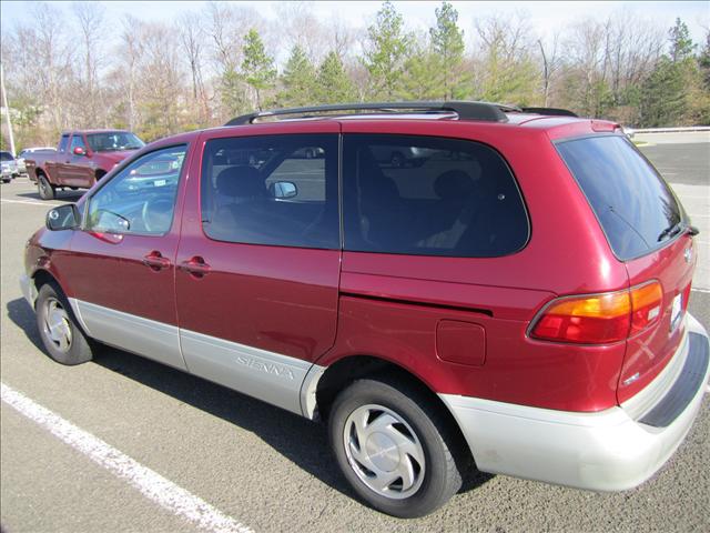 Toyota Sienna 1998 photo 2