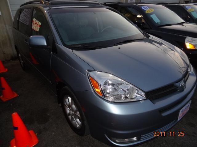 Toyota Sienna 1998 photo 2
