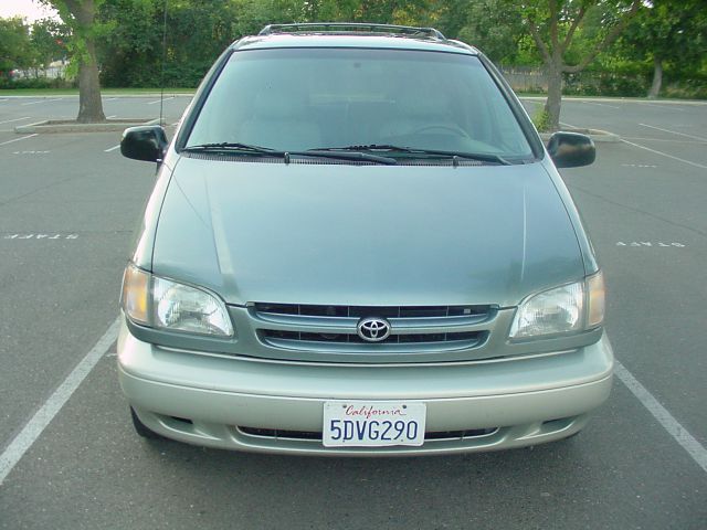 Toyota Sienna 1998 photo 0